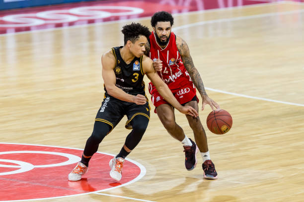 紧密相连 紧密相连