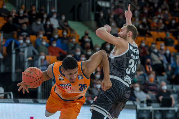 记者：米利唐、赫伊森、阿拉巴、卡瓦哈尔、阿森西奥缺席训练